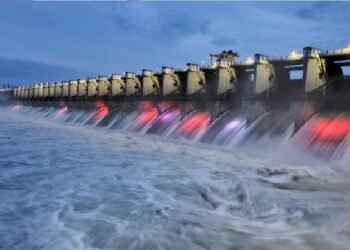 ಆಲಮಟ್ಟಿ ಅಣೆಕಟ್ಟಿಗೆ ವರ್ಣ ಚಿತ್ತಾರ ; ಜನರ ಚಿತ್ತ ಸೆಳೆದ ಜಲಾಶಯ