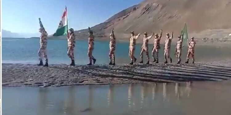 ಭಾರತ-ಚೀನಾ ಗಡಿಯಲ್ಲಿ ಯೋಧರಿಂದ ಸ್ವಾತಂತ್ರ್ಯ ದಿನಾಚರಣೆ ಫೋಟೋಗಳು