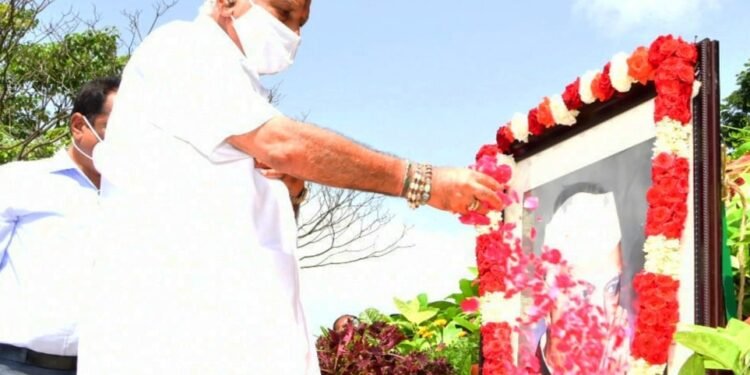 ನೆಹರು 57ನೇ ಪುಣ್ಯ ದಿನ: ಸಿಎಂ ಬಿಎಸ್‌ವೈ ಗೌರವ ನಮನ