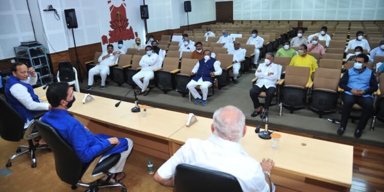 ರಾಜ್ಯ ಬಿಜೆಪಿಯಲ್ಲಿ ಹೈ ವೋಲ್ಟೇಜ್ ವಿದ್ಯಮಾನ.. ಬಿಎಸ್‌ವೈಗೆ ಅರುಣ್ ಸಿಂಗ್ ಶಹಬ್ಬಾಸ್‌ಗಿರಿ