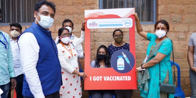 ಲಸಿಕೆ ಕೊರತೆ ಇಲ್ಲ; ಬಂದು ಹಾಕಿಸಿಕೊಳ್ಳಿ ಎಂದ ಡಿಸಿಎಂ