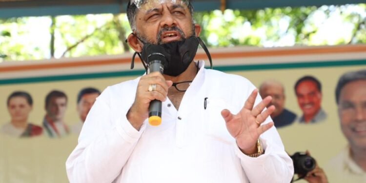 ಲಾಕ್ಡೌನ್: ಬಡವರಿಗೆ ಆಹಾರ ಕಿಟ್ ವಿತರಣೆಗೆ ಡಿಕೆಶಿ ಚಾಲನೆ