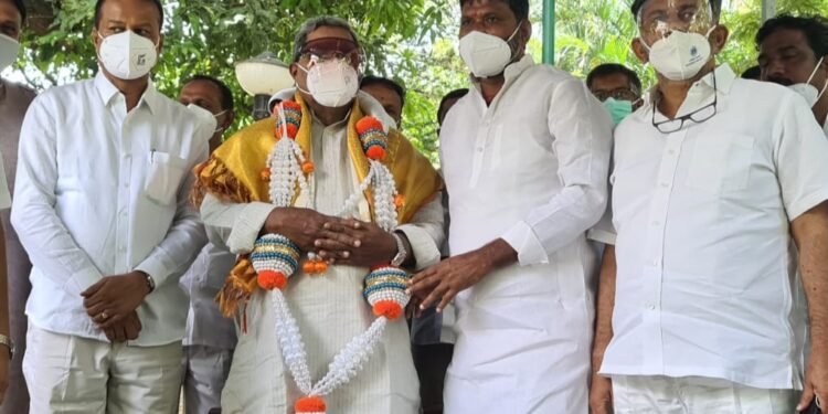 ಮಸ್ಕಿ ನೂತನ ಶಾಸಕ ಬಸಬವನಗೌಡ ತುರುವಿಹಾಳ ಅವರಿಗೆ ಕೈ ನಾಯಕರ ಅಭಿನಂದನೆ