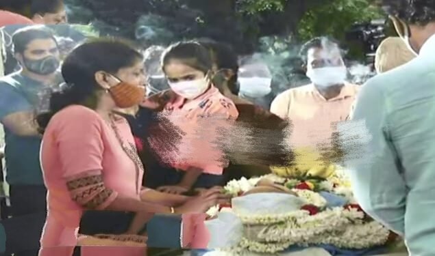 ಸರ್ಕಾರಿ ಗೌರವಗಳೊಂದಿಗೆ ಸಂಚಾರಿ ವಿಜಯ್ ಅಂತ್ಯಕ್ರಿಯೆ