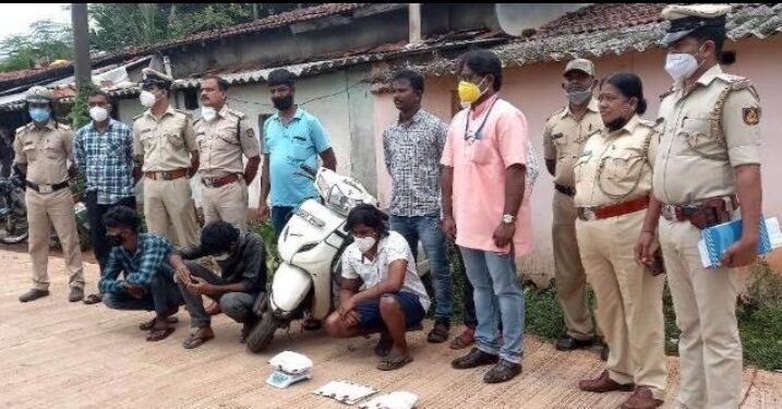 ಶಿರಸಿ ಮಾರ್ಕೆಟ್‌ನಲ್ಲಿ ಗಾಂಜಾ ಮಾರಾಟ: ಖದೀಮರ ಸೆರೆ