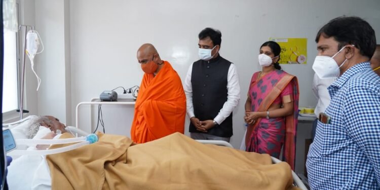 ಆದಿಚುಂಚನಗಿರಿ ಶ್ರೀಗಳ ಜತೆ ಜಿ.ಮಾದೇಗೌಡರ ಆರೋಗ್ಯ ವಿಚಾರಿಸಿದ ಡಿಸಿಎಂ