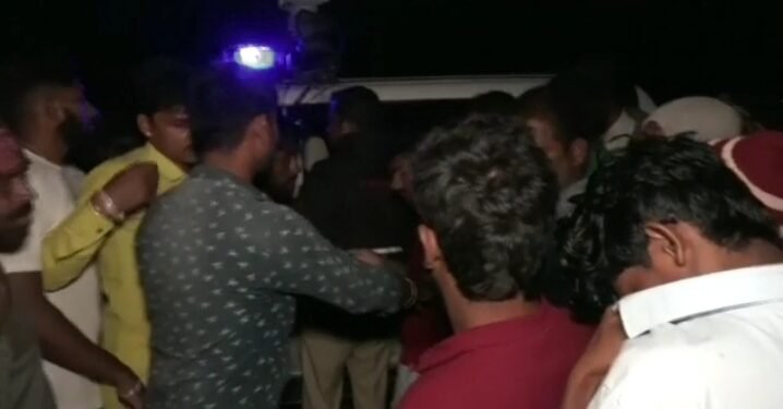 ಕುಡಿದು ಆ್ಯಂಬ್ಯುಲೆನ್ಸ್ ಚಾಲಾಯಿಸಿ ಕಾರಿಗೆ ಡಿಕ್ಕಿ: ಚಾಲಕನಿಗೆ ಹಿಗ್ಗಾಮುಗ್ಗಾ ಥಳಿತ