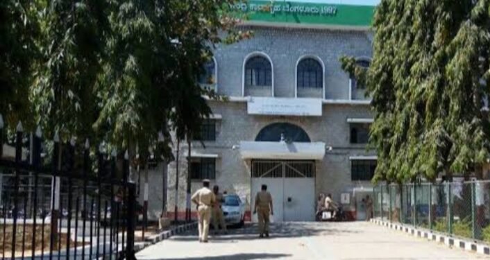 ಪರಪ್ಪನ ಅಗ್ರಹಾರ ಜೈಲಿಗೆ ಸಿಸಿಬಿ ಲಗ್ಗೆ: ಅಕ್ರಮ ಬಯಲಿಗೆ