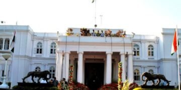 ರಾಜಭವನ ಸರ್ಕಾರಿ ಕಚೇರಿ ಅಲ್ಲವೇ..? ಅಧಿಕಾರಿಗಳ ನಡೆ ಸೃಷ್ಟಿಸಿದ ಅನುಮಾನ.. ಕೈ ನಾಯಕನ ಆರೋಪ