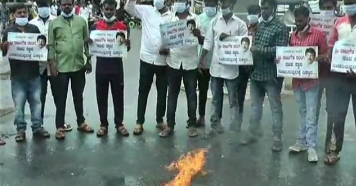 ಕ್ಯಾಬಿನೆಟ್ ಫೈಟ್.. ಮಂತ್ರಿ ಸ್ಥಾನ ವಂಚಿತ ರಾಜೂಗೌಡ ಬೆಂಬಲಿಗರ ಪ್ರತಿಭಟನೆ