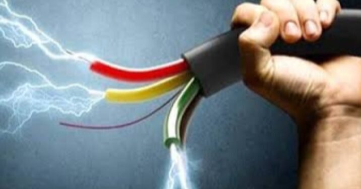 ಕರೆಂಟ್ ಶಾಕ್ ನೀಡಿ ಪತಿಯ ಕೊಲೆಗೆ ಯತ್ನ.. ಗಂಡ ಆಸ್ಪತ್ರೆಗೆ, ಪತ್ನಿ ಠಾಣೆಗೆ..