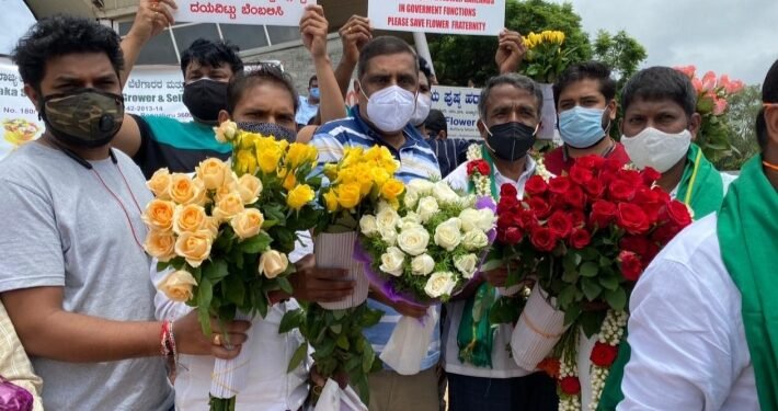 ಹೂಗುಚ್ಚ, ಹಾರ ನಿಷೇಧ ವಿಚಾರ.. ಪುಷ್ಪ ಬೆಳೆಗಾರರು, ಮಾರಾಟಗಾರರ ಪ್ರತಿಭಟನೆ