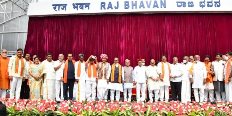 ಸಚಿವ ಸ್ಥಾನ.. ಹರಿದಾಡಿದ್ದ ಪಟ್ಟಿಯೇ ಬೇರೆ.. ಪ್ರಮಾಣವಚನ ಸ್ವೀಕರಿಸಿದವರು ಇವರೇ..