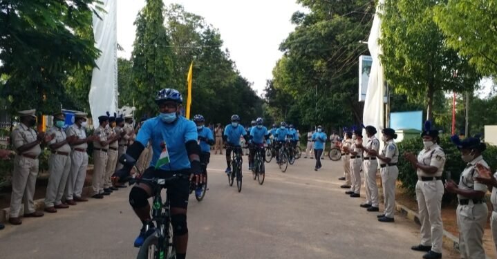 ನಿಜವಾದ ಸೇವೆ ಯೋಧರು ಮಾಡ್ತಿದ್ದಾರೆ: ನಾವು ಬರೀ ಭಾಷಣ ಮಾಡ್ತಿದ್ದೇವೆ: ಎಸ್.ಆರ್.ವಿಶ್ವನಾಥ್