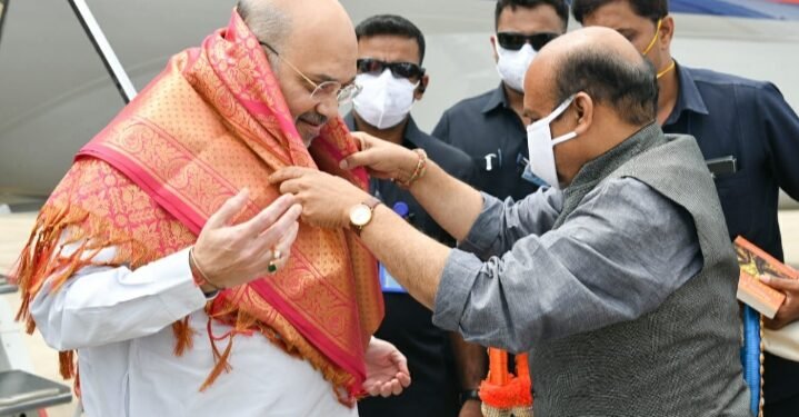 ಹುಬ್ಬಳ್ಳಿಯಲ್ಲಿ ಅಮಿತ್ ಶಾಗೆ ಸಿಎಂ ಸ್ವಾಗತ