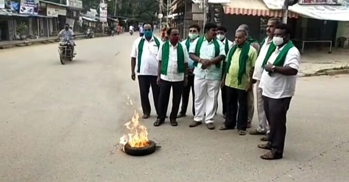 ಭಾರತ್ ಬಂದ್: ಆರ್ಟ್ ಆಫ್ ಲಿವಿಂಗ್ ಬಳಿ ಪ್ರತಿಭಟನೆ