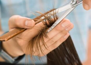 ಎರ್ರಾಬಿರ್ರಿ ಕಟ್ಟಿಂಗ್; 2 ಕೋ.ರೂ.ನಷ್ಟ ಪರಿಹಾರ ನೀಡಲು ಸೆಲೂನ್‌ಗೆ ಆದೇಶ