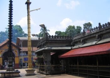 ದೇಗುಲ ಪ್ರವೇಶಕ್ಕೆ ಕಠಿಣ ನಿಯಮ: ಬಿಜೆಪಿ ಸರ್ಕಾರದ ವಿರುದ್ದ ಹಿಂದೂ ಕಾರ್ಯಕರ್ತರ ಆಕ್ರೋಶ