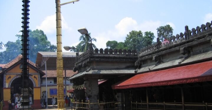 ದೇಗುಲ ಪ್ರವೇಶಕ್ಕೆ ಕಠಿಣ ನಿಯಮ: ಬಿಜೆಪಿ ಸರ್ಕಾರದ ವಿರುದ್ದ ಹಿಂದೂ ಕಾರ್ಯಕರ್ತರ ಆಕ್ರೋಶ