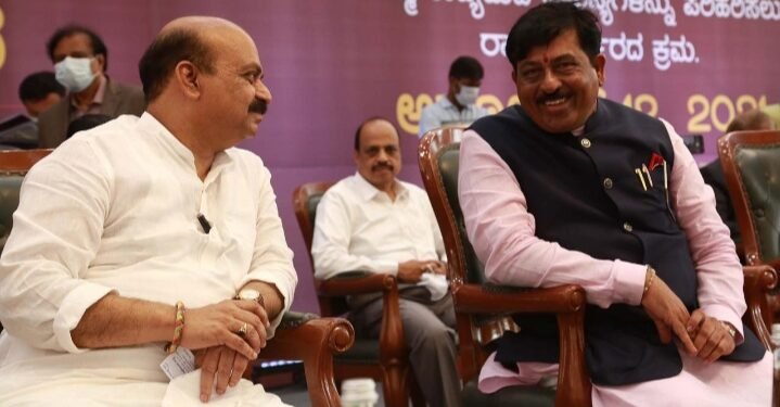 ಸರ್ಕಾರಿ ಕೆಲಸದ ಆಸೆ ಬಿಟ್ಟು ಯುವಕರು ಸ್ವಾವಲಂಬಿಯಾಗಲು ಸಚಿವ ನಿರಾಣಿ ಕರೆ