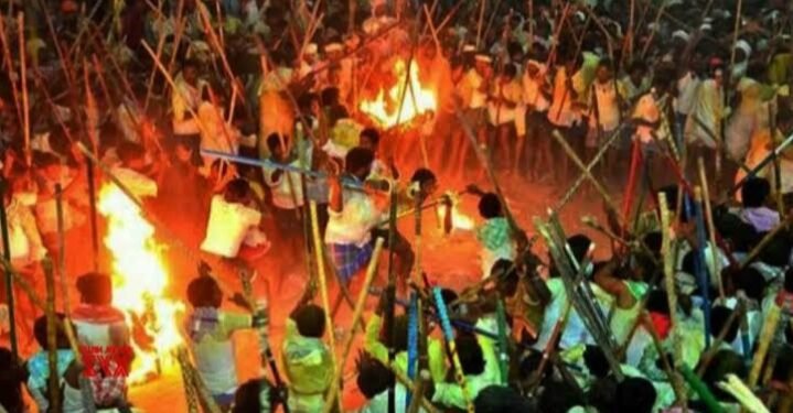 ದೇವರಿಗಾಗಿ ಹೊಡೆದಾಟ ಬಡಿದಾಟ.. ನೂರಕ್ಕೂ ಹೆಚ್ಚು ಜನರಿಗೆ ಗಾಯ.. ಜಾತ್ರೆಯ ಭಯಾನಕ ದೃಶ್ಯ