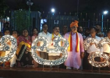 ನಿರುಪಯುಕ್ತ ವಾಹನಗಳ ಬಿಡಿ ಭಾಗಗಳಿಂದ ಪುಟ್ ಬಾತ್ ನಲ್ಲಿ ಅರಳಿದ ಕನ್ನಡ ಅಕ್ಷರಮಾಲೆ