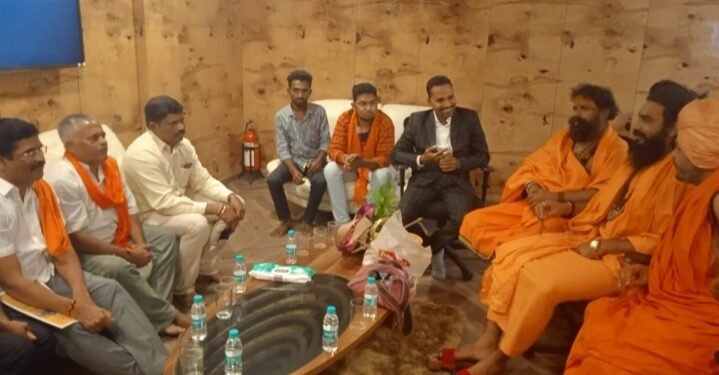 ಬೆಂಗಳೂರಿನಲ್ಲಿ ‌ನಾಗಸಾಧುಗಳ ಸವಾರಿ.. ಸಾಮಾಜಿಕ ಹರಿಕಾರರ ಜೊತೆ ಕೈಂಕರ್ಯ..