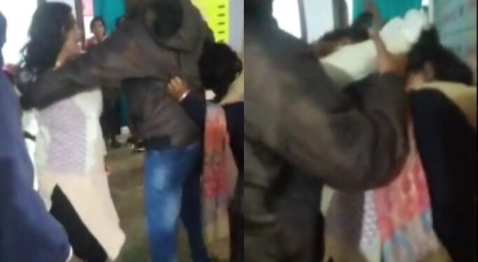 VIDEO: ಆಶಾ ಕಾರ್ಯಕರ್ತೆ ಹಾಗೂ ನರ್ಸ್ ನಡುವೆ ‘ಜಡೆಜಗಳ’: 500 ರೂಪಾಯಿಗಾಗಿ ಕಾದಾಟ