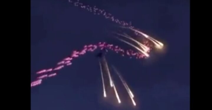 VIDEO: ರಷ್ಯಾ ಸಮರ ವಿಮಾನಗಳನ್ನು ಹೊಡೆದುರುಳಿಸಿದ ಉಕ್ರೇನ್.. ಅಪರೂಪದ ವೀಡಿಯೋ..