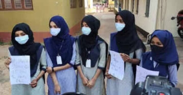 ‘ಹಿಜಬ್’ಗೆ ನಿರ್ಬಂಧ..! ಶಾಲಾ ಕಾಲೇಜುಗಳಲ್ಲಿ ಸಮವಸ್ತ್ರ ಸಂಹಿತೆ ಜಾರಿ.. ರಾಜ್ಯ ಸರ್ಕಾರ ಅದೇಶ