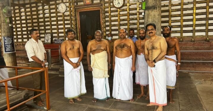 ಕೇರಳದ ಪುರಾಣ ಪ್ರಸಿದ್ಧ ಶ್ರೀ ರಾಜರಾಜೇಶ್ವರ ದೇಗುಲದಲ್ಲಿ ಮಾಜಿ ಸಿಎಂ ಹೆಚ್ಡಿಕೆ ಪೂಜೆ 