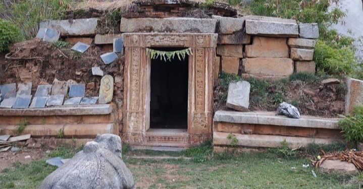 ಬೆಂಗಳೂರಿನ ಸೆರಗಿನಲ್ಲೇ ಕಿರಾತಕರ ಅಟ್ಟಹಾಸ: ನಿಧಿಗಾಗಿ ಶಿವನ ದೇಗುಲ ಸ್ಫೋಟ