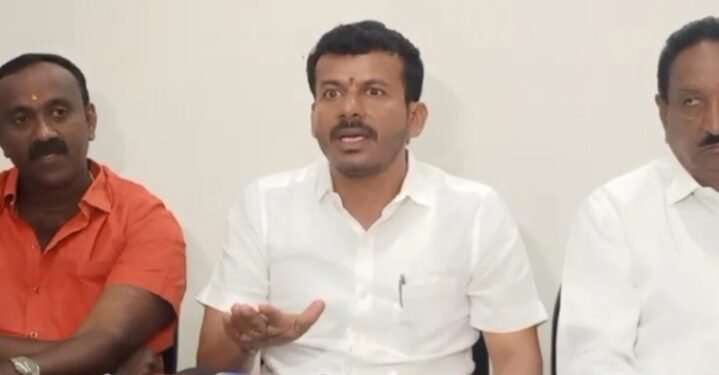 ದೊಡ್ಡಬಳ್ಳಾಪುರ ಜೆಡಿಎಸ್’ನಲ್ಲಿ ಬಣಗಳ ರಾಜಕೀಯ: ಚುನಾವಣೆಗೆ ವರ್ಷ ಇರುವಾಗಲೇ ಟಿಕೆಟ್ ಪೈಪೋಟಿ