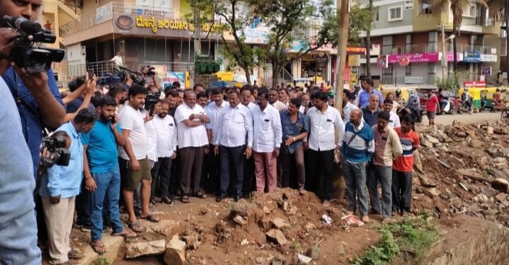 ಹೆಚ್ಡಿಕೆ ಅವರಿಂದ ಸಿಲಿಕಾನ್ ಸಿಟಿ ರೌಂಡ್ಸ್:  15 ವರ್ಷಗಳಲ್ಲಿ ಬೆಂಗಳೂರಿಗೆ ಕೊಟ್ಟ ಅನುದಾನದ ಬಗ್ಗೆ ಸಮಗ್ರ ತನಿಖೆಗೆ ಒತ್ತಾಯ
