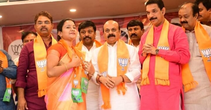 ಪಕ್ಷಾಂತರ ಪರ್ವ: ಲಕ್ಷ್ಮಿ ಅಶ್ವಿನ್‌ ಗೌಡ ಸಹಿತ ಹಲವರು ಬಿಜೆಪಿ ಸೇರ್ಪಡೆ