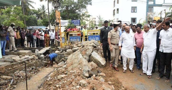 ಸಿಎಂ ಬೆಂಗಳೂರು ರೌಂಡ್ಸ್: ಮಳೆಹಾನಿ ಪ್ರದೇಶಗಳಿಗೆ ಭೇಟಿ