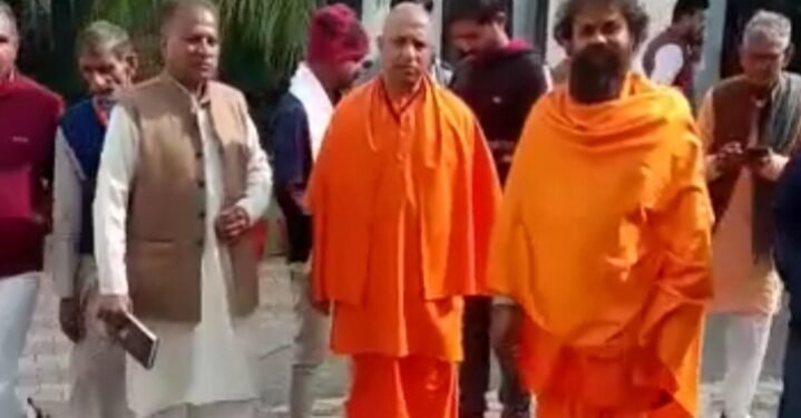 ಯೋಗಿ ಸಂಘಟನೆ ‘ಹಿಂದೂ ಯುವ ವಾಹಿನಿ’ಗೆ ಪ್ರದೇಶ ಪ್ರಭಾರಿಗಳಾಗಿ ಬಾಬಾ ವಿಠ್ಠಲ್ ಗಿರಿ ಮಹಾರಾಜ್, ರಾಜ್ಯ ಸಂಯೋಜಕರಾಗಿ ಶ್ರೀಹರಿ ನೇಮಕ