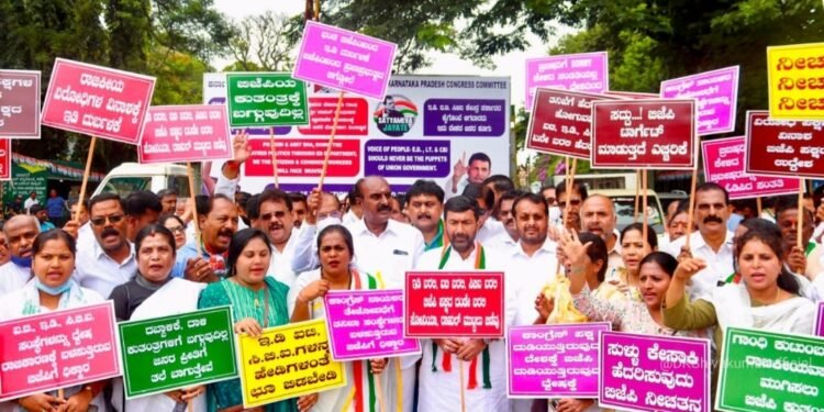 ರಾಹುಲ್ಗೆ ಇಡಿ ಗ್ರಿಲ್.. ಇತ್ತ ಪ್ರತಿಭಟನೆ ಮೂಲಕ ಕಾಂಗ್ರೆಸ್ ಕಾರ್ಯಕರ್ತರಿಂದ ಶಕ್ತಿಪ್ರದರ್ಶನ
