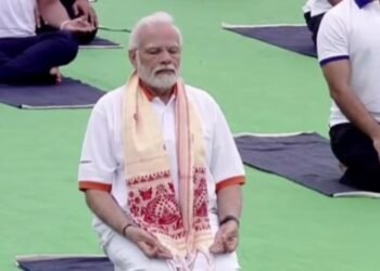 VIDEO: ಸಾಂಸ್ಕೃತಿಕ ನಗರಿಯಲ್ಲಿ ಪ್ರಧಾನಿ ಯೋಗಾ ಯೋಗ