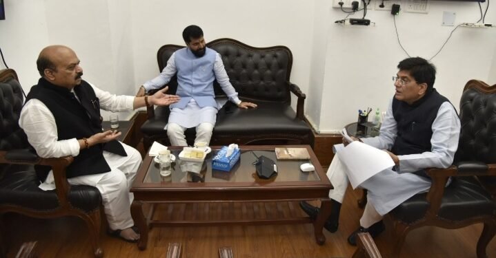 ಕೇಂದ್ರ ಆರೋಗ್ಯಸಚಿವರನ್ನು ಭೇಟಿಯಾದ ಸಿಎಂ ಬಸವರಾಜ್ ಬೊಮ್ಮಾಯಿ