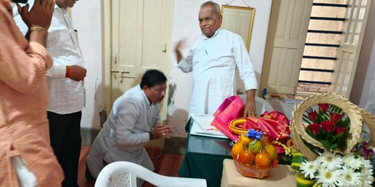 ‘ಗುರು ಪೂರ್ಣಿಮ’: ರಾಜಕೀಯ ಗುರುವಿಗೆ ಮಂತ್ರಿ ನಿರಾಣಿ ಗೌರವ