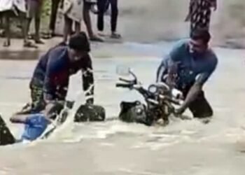 VIDEO: ನೋಡ ನೋಡುತ್ತಿದ್ದಂತೆಯೇ ಪ್ರವಾಹದಲ್ಲಿ ಕೊಚ್ಚಿ ಹೋದ ಯುವಕ: ವೀಡಿಯೋ ವೈರಲ್..