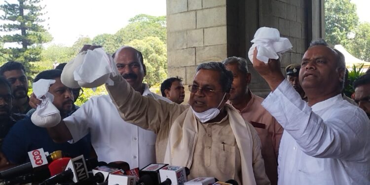 ಉದ್ಯೋಗಕ್ಕಾಗಿ ಲಂಚ ನೀಡಲು ಕಾಸಿಲ್ಲ: ಸಿಎಂಗೆ ಬೇಳೆ-ಕಾಳುಗಳನ್ನು ಕಳುಹಿಸಿಕೊಟ್ಟ ನಿರುದ್ಯೋಗಿಗಳು