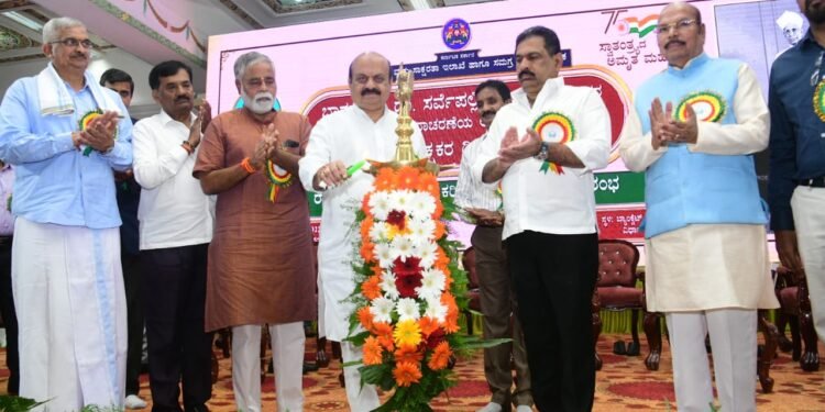 ವಿಧಾನಸೌಧದಲ್ಲಿ ಶಿಕ್ಷಕರ ದಿನಾಚರಣೆ: ಗಣ್ಯರ ಭಾಗಿ