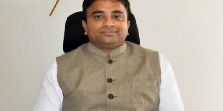ರಾಜಕೀಯ ಒತ್ತಡದಿಂದ ಡಿಸಿ ನಿರ್ಗಮನ? ದ.ಕ.ಜಿಲ್ಲಾಧಿಕಾರಿ ವರ್ಗಾವಣೆ ಬೆಳವಣಿಗೆ ಬಗ್ಗೆ ಕರಾವಳಿ ಜನರ ಬೇಸರ