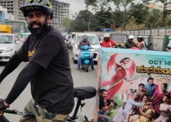 VIDEO: ಸೈಕಲ್ ತುಳಿಯುತ್ತಲೇ ನಿರ್ದೇಶಕನಿಂದ ಸಿನಿಮಾ ಪ್ರಚಾರ