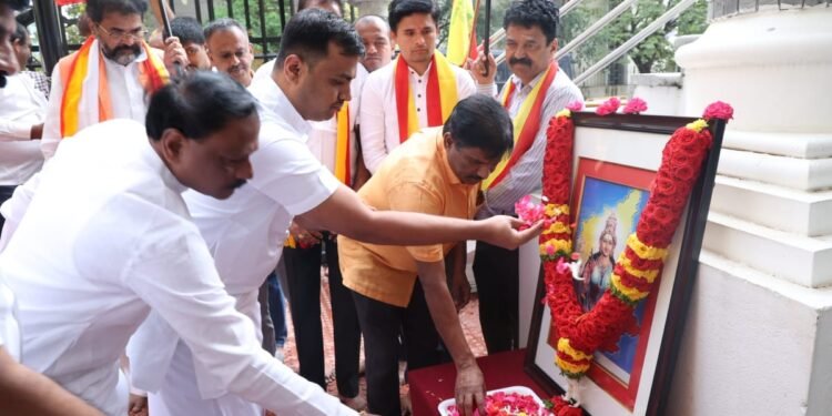 “ಕನ್ನಡ ಕಲಿಸಲು ಆದ್ಯತೆ ನೀಡೋಣ”: ನಾಡು-ನುಡಿ-ಸಂಸ್ಕೃತಿ ಉಳಿಸುವ ‘ಅರ್ಥಪೂರ್ಣ ಸೂತ್ರ’ ಮುಂದಿಟ್ಟ ರಾಜೇಶ್ ಜೀ..