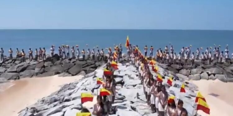 ಕಡಲತಡಿಯಲ್ಲಿ ಕನ್ನಡ ಕಲರವ.. ‘ಕನ್ನಡ ಡಿಂಡಿಮ’ದ ಅನನ್ಯ ಸೊಬಗು ಹೀಗಿದೆ ನೋಡಿ..