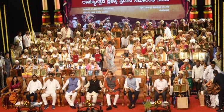೬೭ನೇ ಕನ್ನಡ ರಾಜ್ಯೋತ್ಸವ.. ೬೭ ಸಾಧಕರಿಗೆ ಪ್ರಶಸ್ತಿ ಪ್ರಧಾನ..