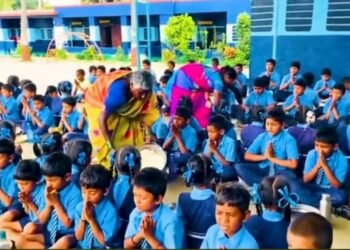 ಶಾಲೆಗಳಿಗೆ ಕೇಸರಿ ಬಣ್ಣ: ಎಲ್ಲದರಲ್ಲೂ ರಾಜಕಾರಣ ಸರಿಯಲ್ಲ ಎಂದ ಸಿಎಂ